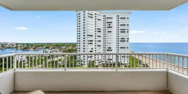 Image 3: 027-600SouthOceanBoulevard-1007-BocaRato