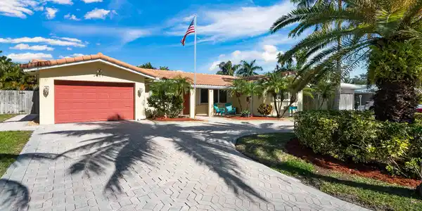 2251 NE 37th Court