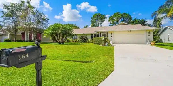 164 SW Airview Avenue