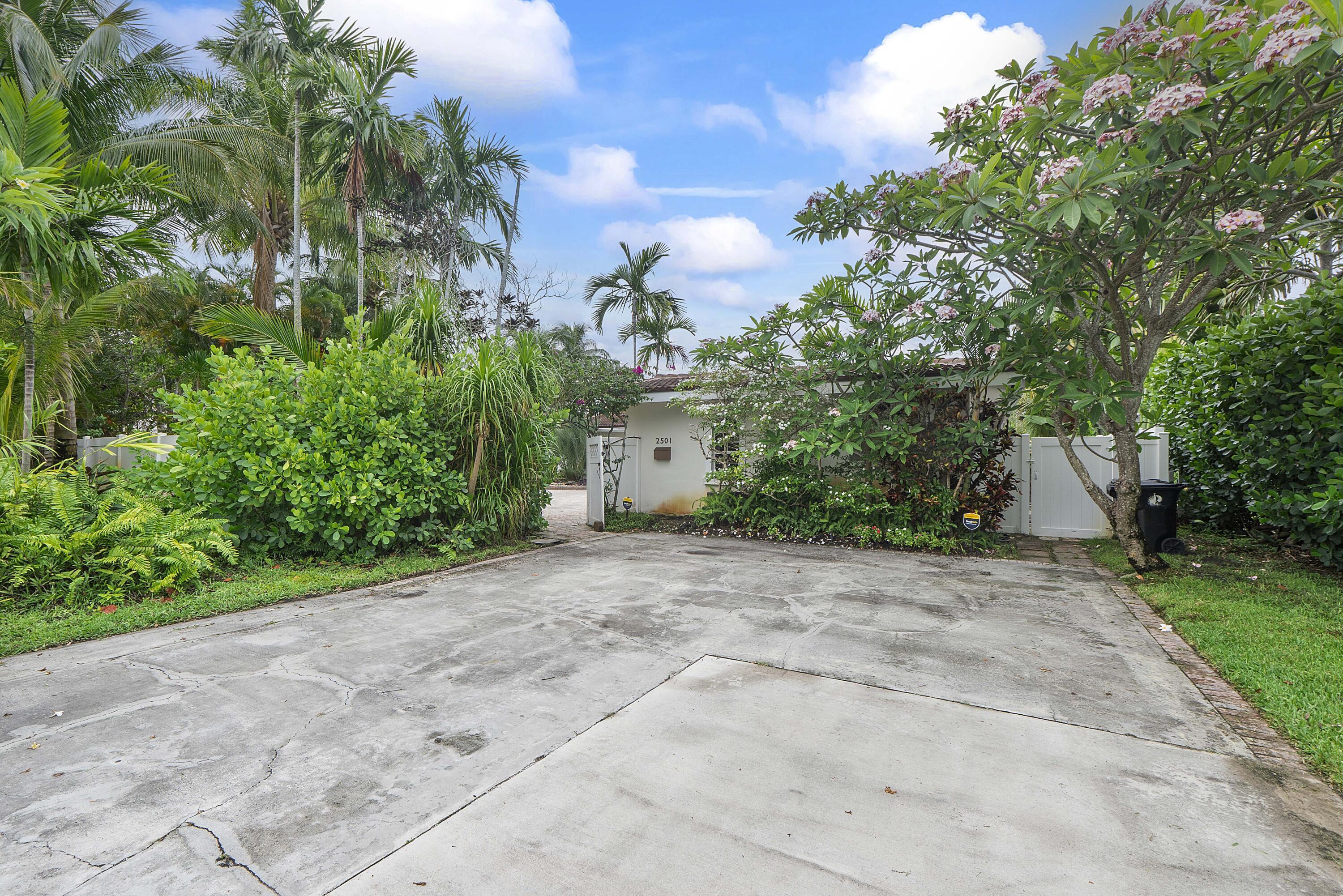Image 3: 2501 Ne 26th Terr_001