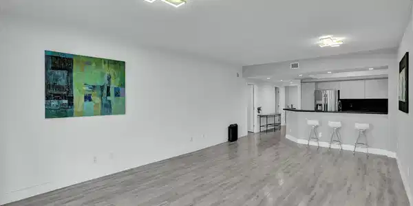 14951 Royal Oaks Ln