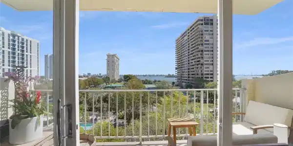 11111 Biscayne Blvd