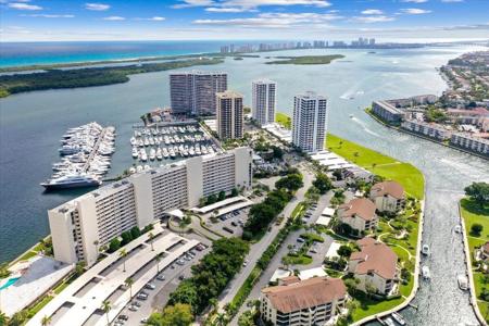 124 Lakeshore Drive