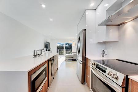 311 E Ocean Avenue