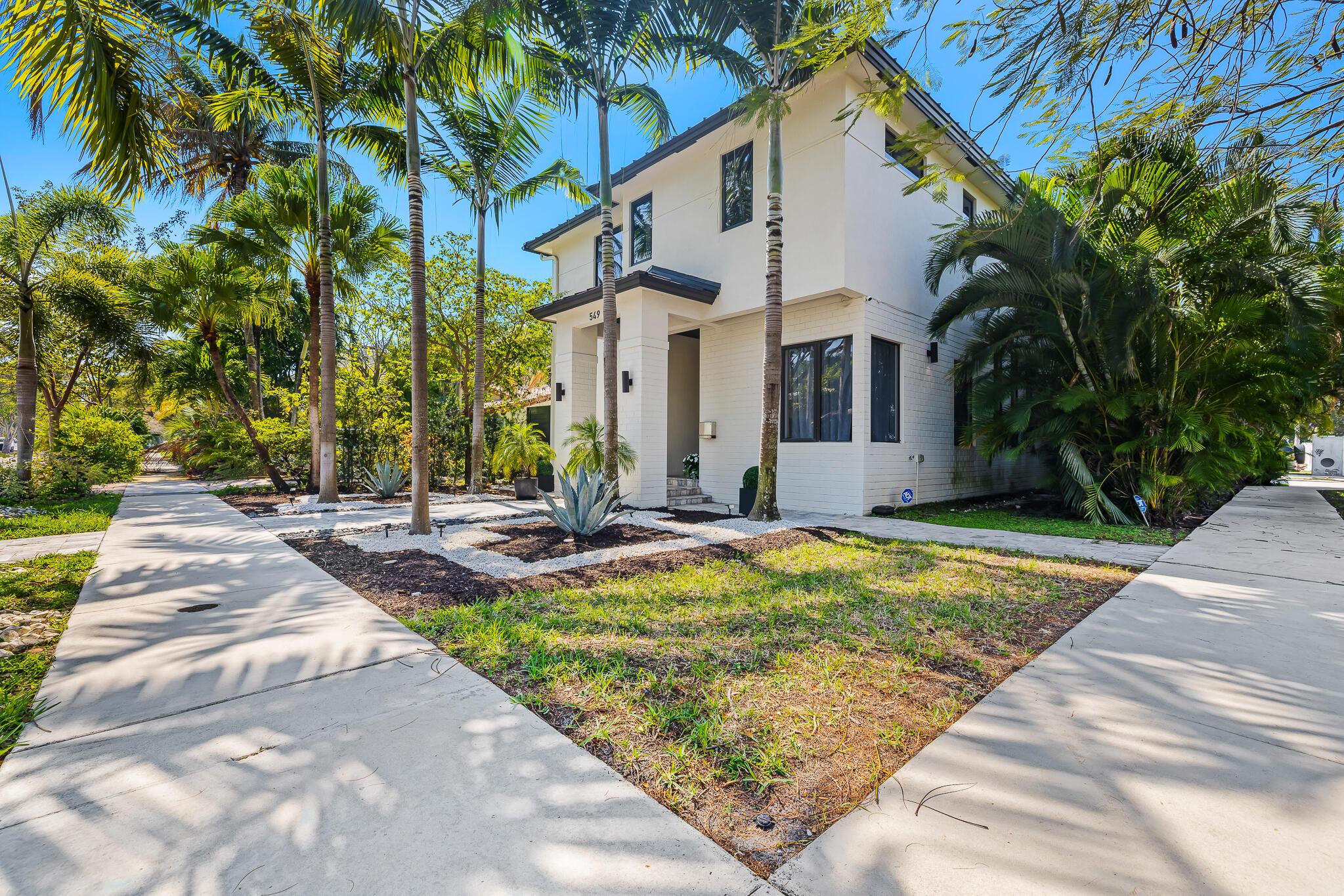 Image 2: 549 NE 10th Ave Fort Lauderdale_MLS-9