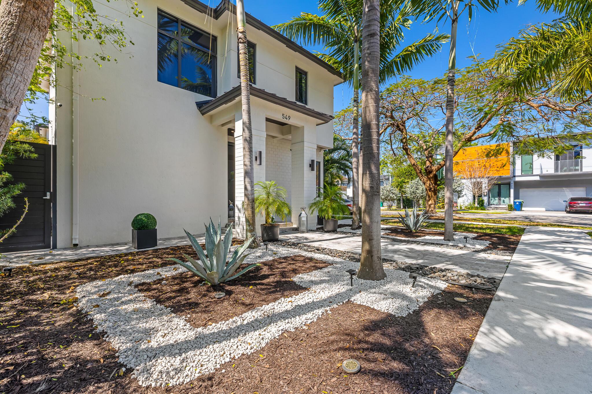 Image 3: 549 NE 10th Ave Fort Lauderdale_MLS-8