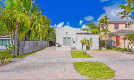 1609 NE 5th Court