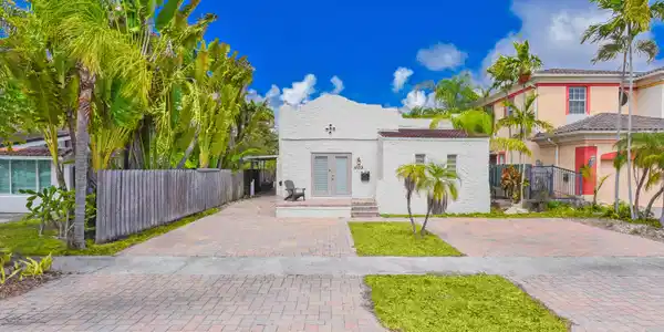 1609 NE 5th Court