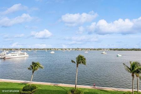 132 Lakeshore Drive