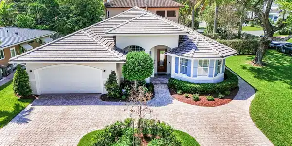 2712 NE 31st Court