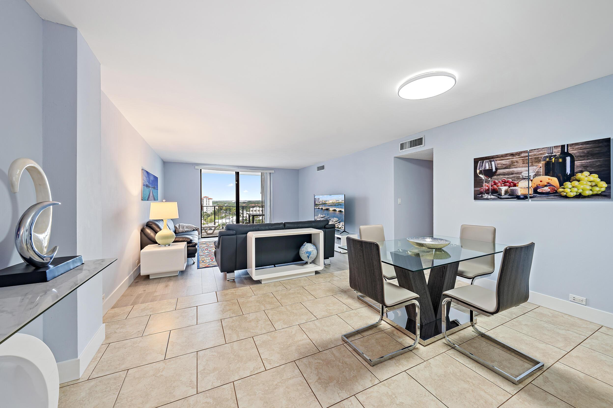 Image 4: Main Living Space