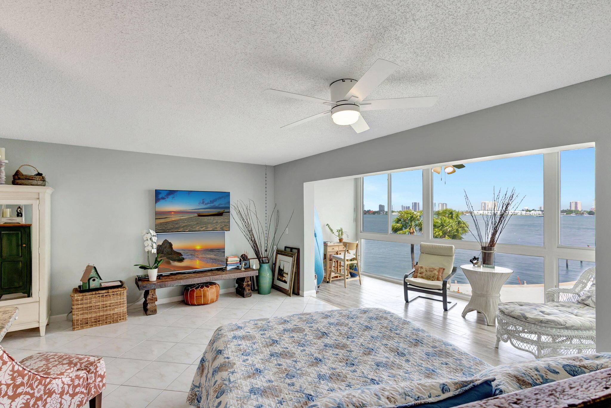 Image 3: Living Room with Intracoastal View