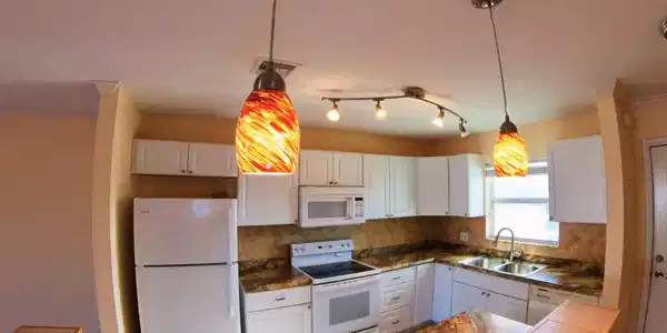 Image 4: Kitchen