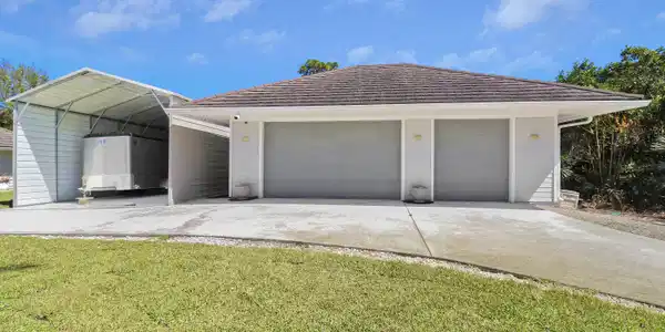 Image 4: House2-56