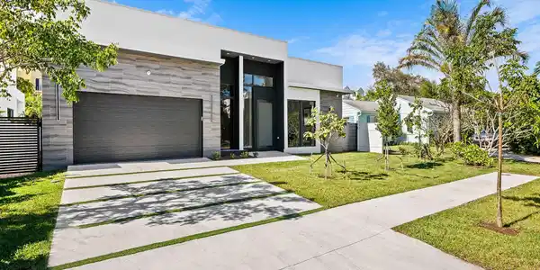 531 NE 8th AVE