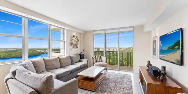 2121 N Ocean Blvd