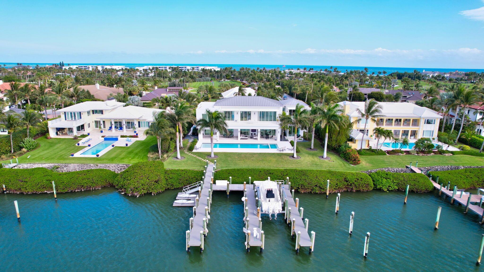 Image 2: Boater's Paradise! Deepwater dock that may accommo