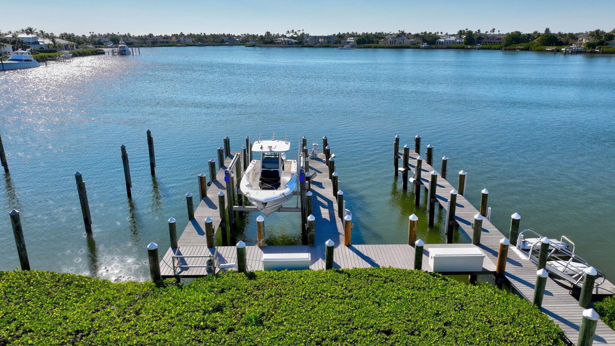 Image 3: Deepwater dock with 54 capped and wrapped pilings,