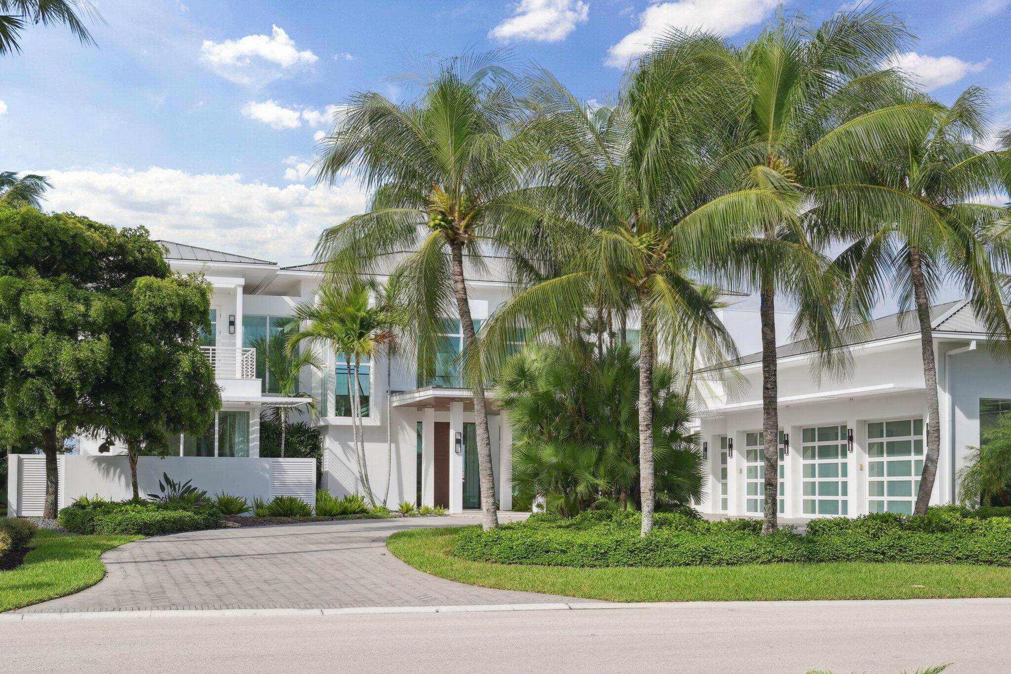 Image 4: Surrounded by tropical palms and warm breezes