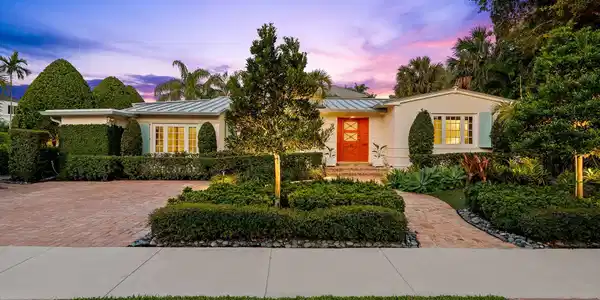 700 Poinciana Dr