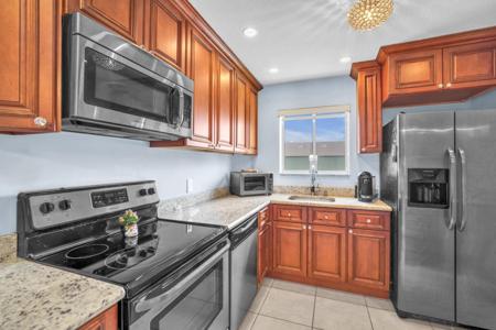 200 Waterway Dr