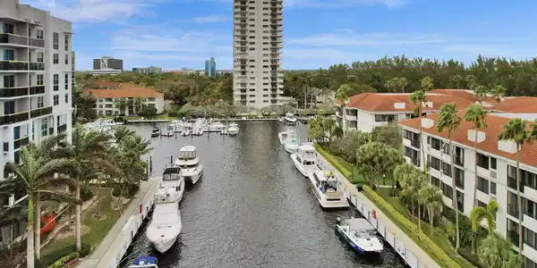 3200 Port Royale Dr