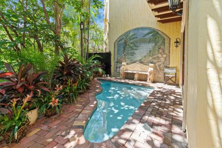 216 SE 10th Ter