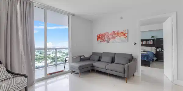 1800 N BAYSHORE DR