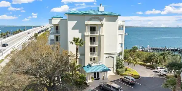 1 Indian River Avenue