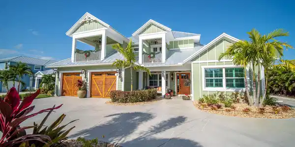 2461 SE North Lookout Boulevard