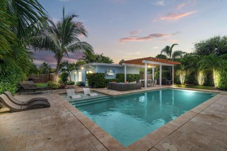 1601 S Palmway