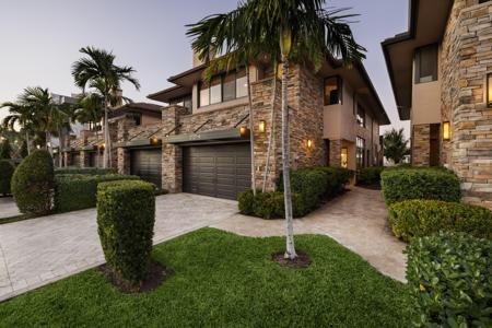 2727 NE 14th St