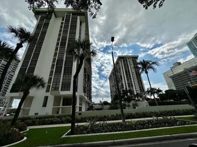 1925 Brickell Ave