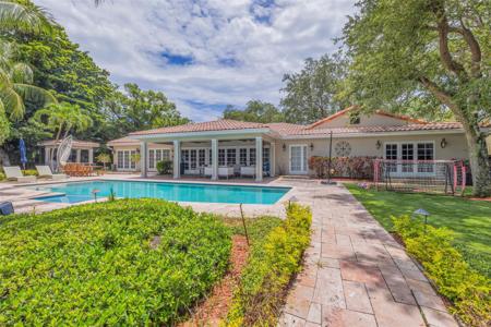 313 N Gordon Rd
