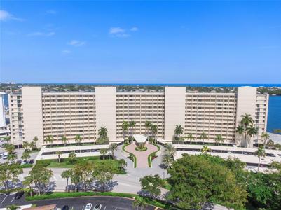 136 Lakeshore Dr