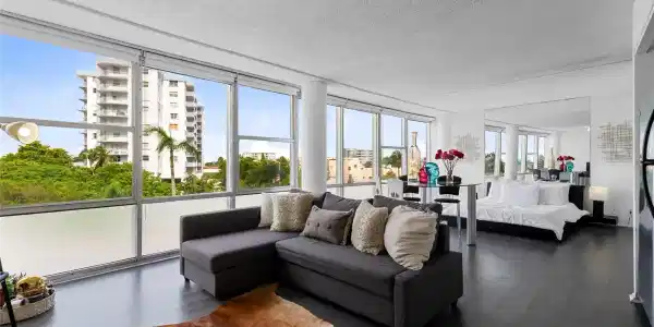 900 Bay Dr