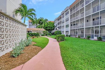 1502 S Lakeside Drive