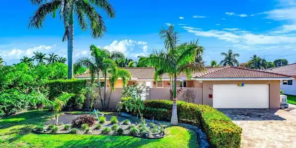 1018 SE 10 Court