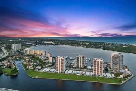 115 Lakeshore Drive