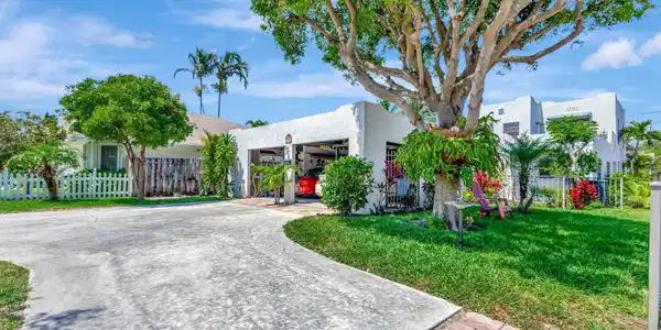 1131 N Lakeside Drive