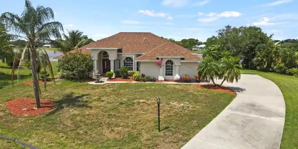 2889 SE Card Court