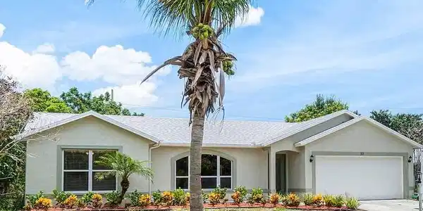 113 SW Essex Drive