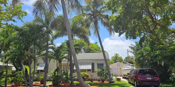615 N Palmway