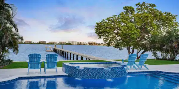 3 Lakeside Palms Court