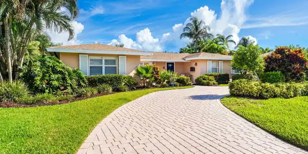 16 Sea Horse Lane
