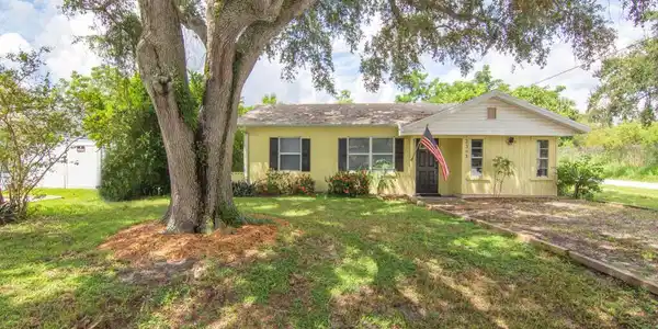2303 2nd Court SE