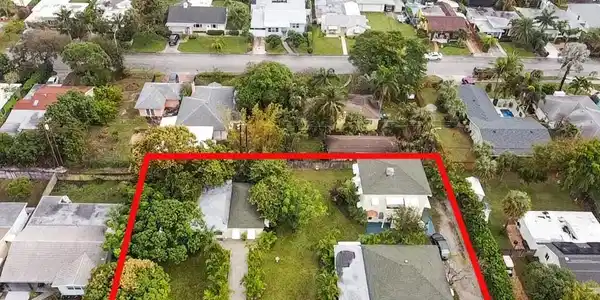 1702 N Ocean Breeze
