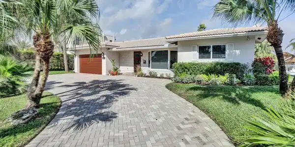 2641 NE 9th Court