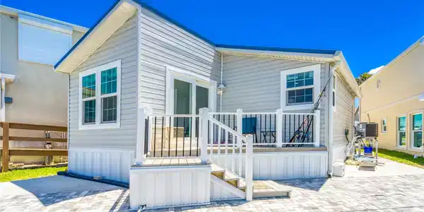 13 Nettles Blvd