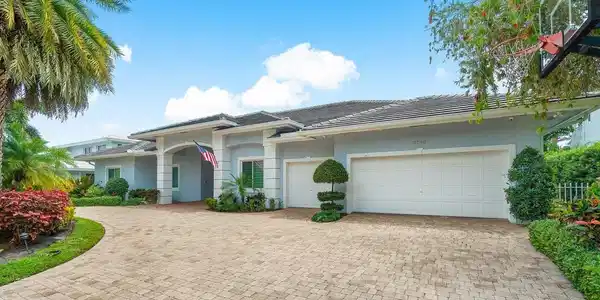 2340 NE 28th Court